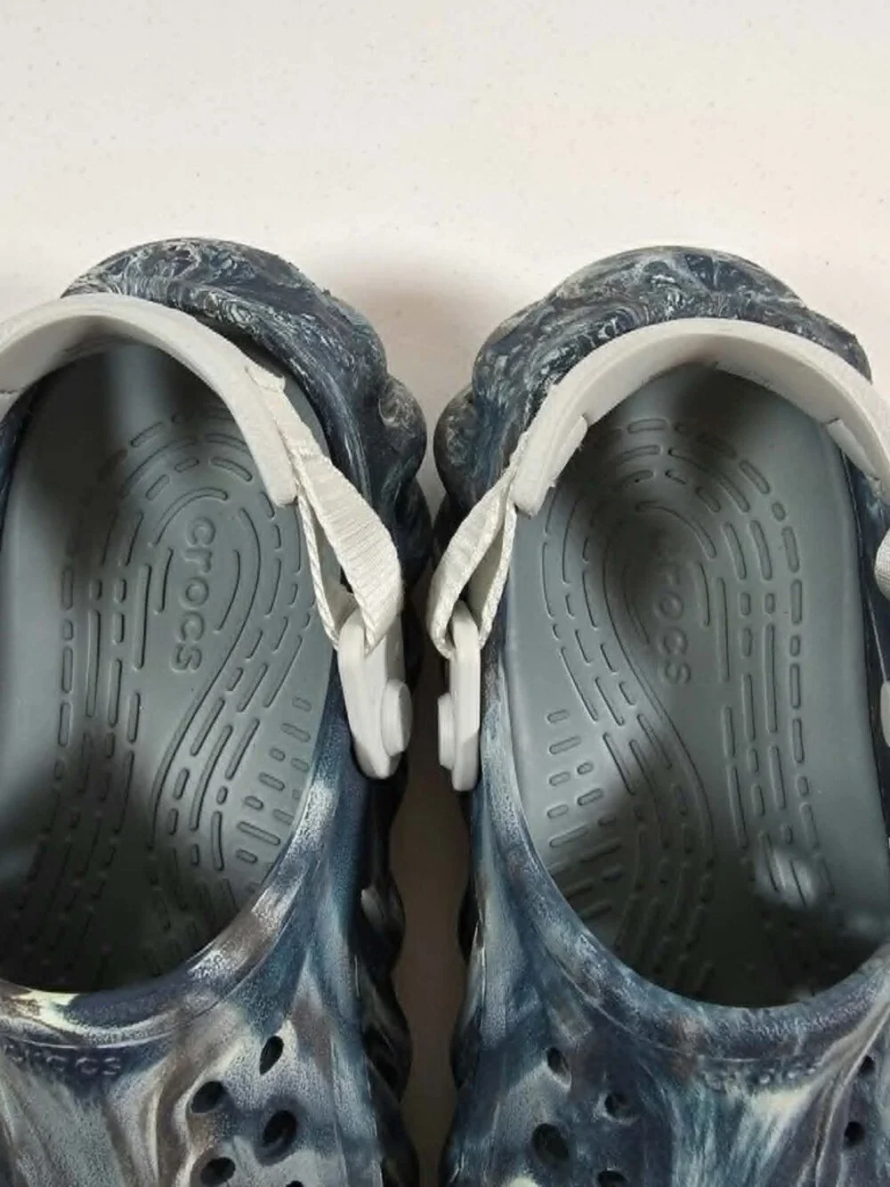 CROCS ECHO CLOG BLUE BLACK MARBLED SLIP ON SLIDE YOUTH SIZE 4 WOMEN SIZE 6